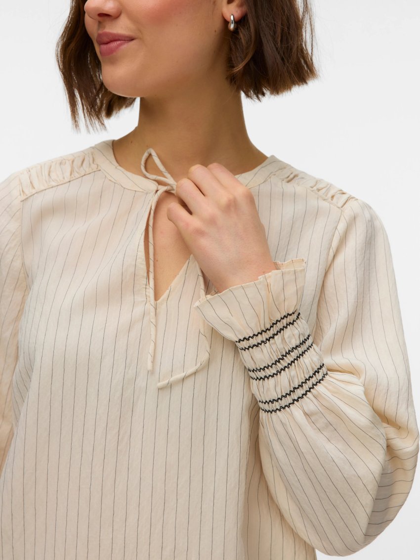 f 10340578 m 4914349 detail 1